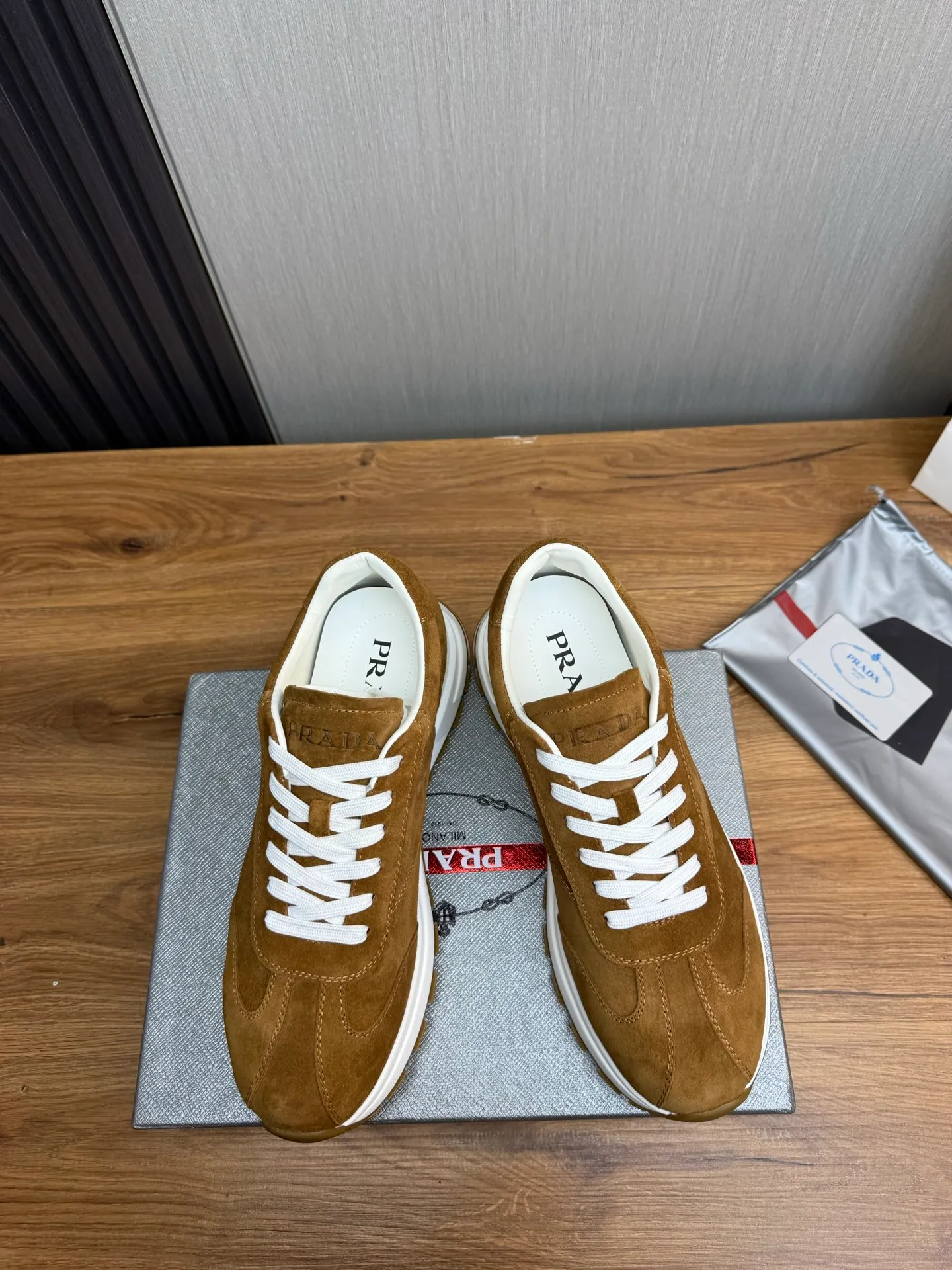 Men's shoes 💰580💰 [PRADA] Hot-selling men's shoes shipped 👏Official website synchronized ⬆️ Original cowhide fabric + cowhide lining, cowhide feet 🐮 1:1 shipment ✔️Original original sole, 38-45 (45. Customized, non-refundable)